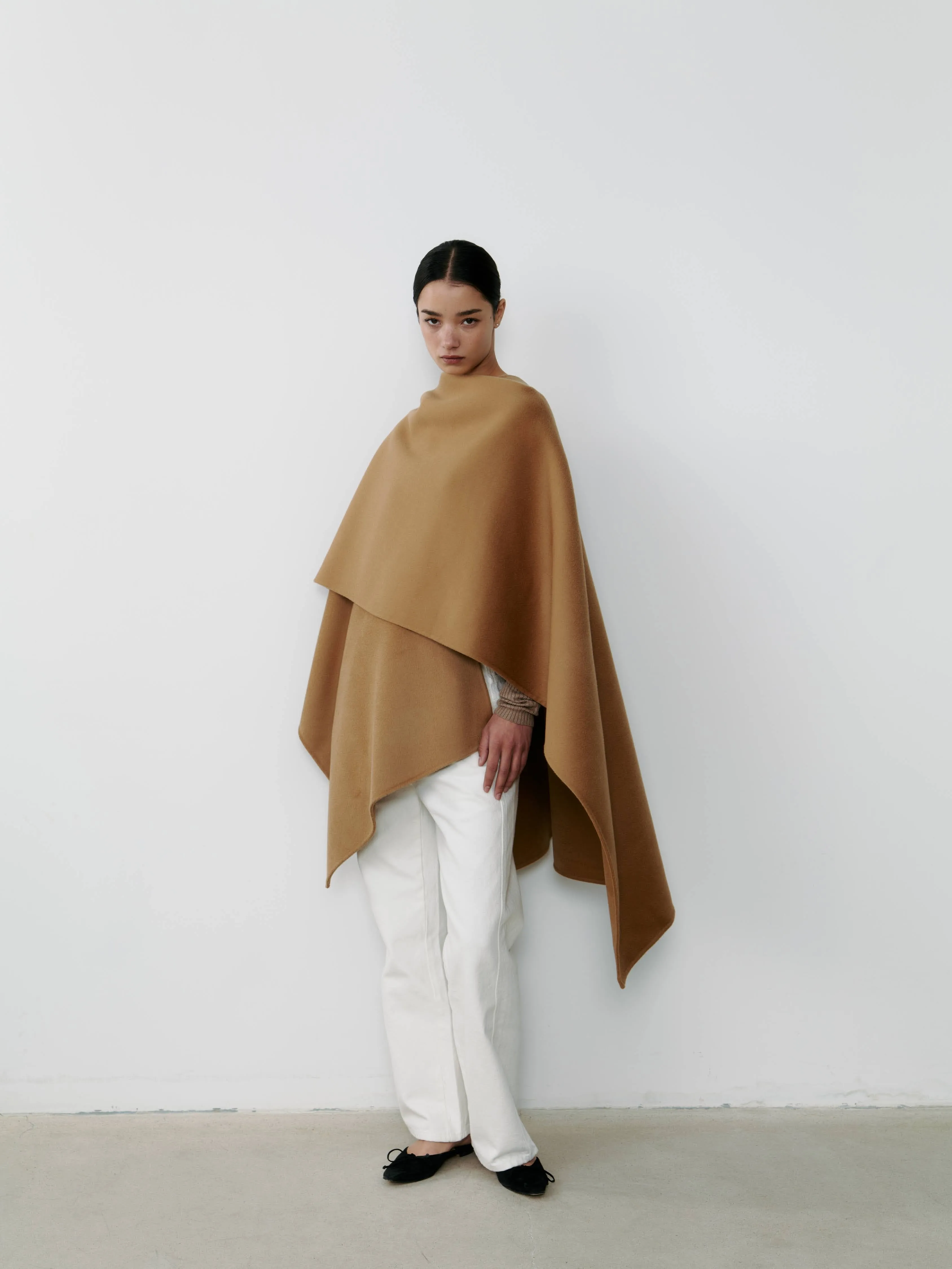 THE CASHMERE CAPE - CAMEL